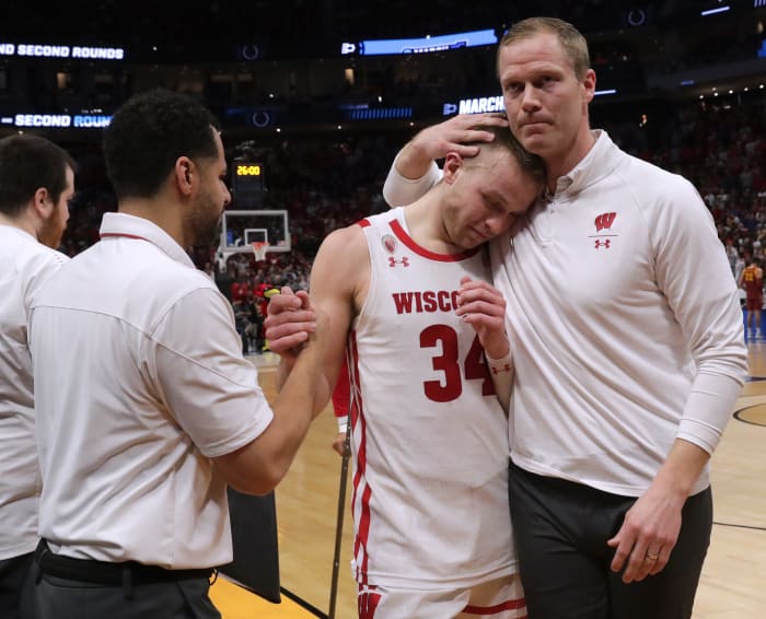 Wisconsin assistant coach Joe Krabbenhoft consoling senior guard Brad Davison after an NCAA Tournament loss. (Credit: Mark Hoffman / Milwaukee Journal Sentinel / USA TODAY NETWORK)